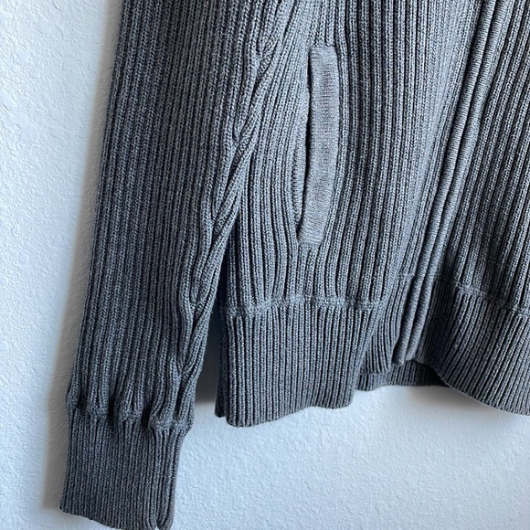 H & M Sweater - Picture 8 of 14